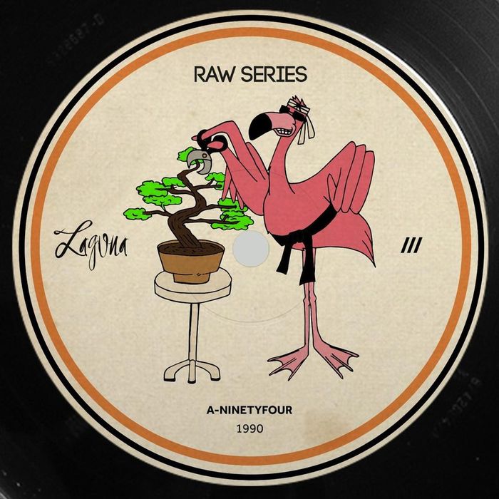Mr. Flamingo cuidando do bonsai